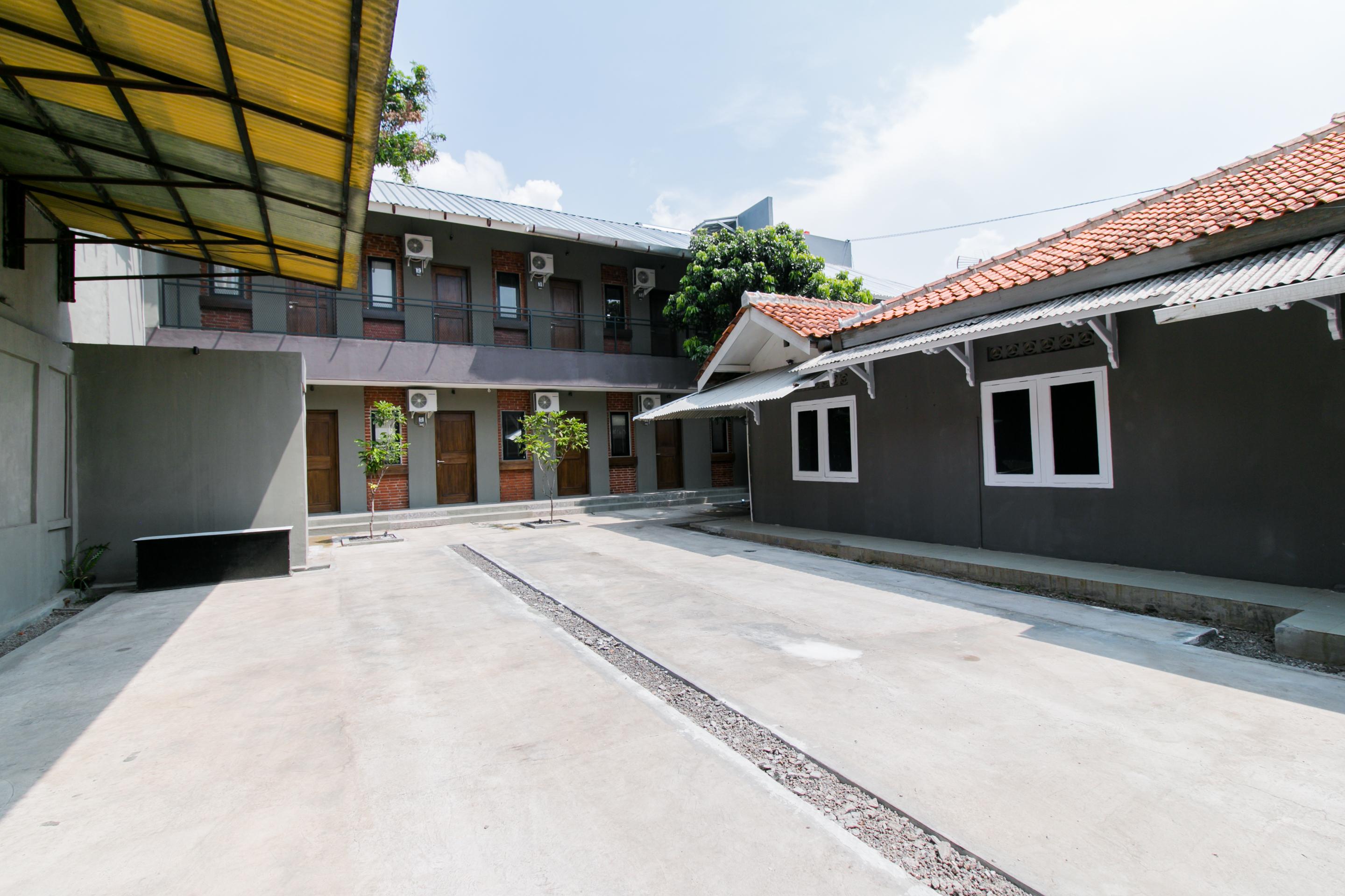 Capital O 1898 Louise Place Cianjur Exterior photo