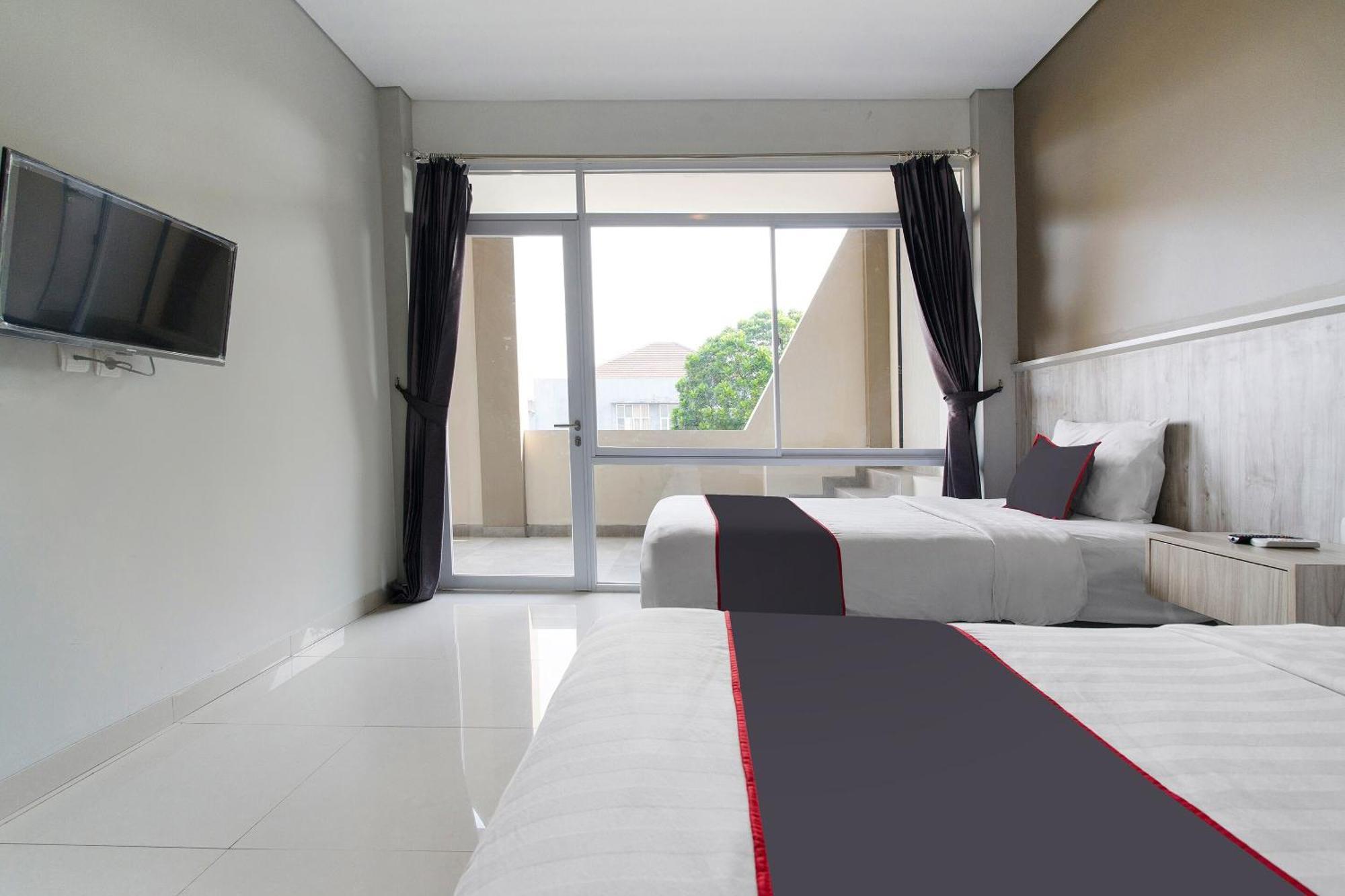 Capital O 1898 Louise Place Cianjur Exterior photo